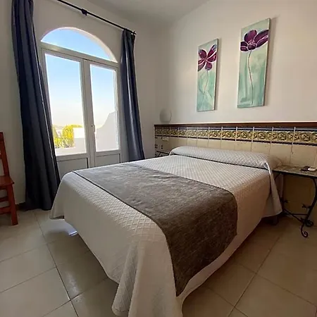 Simon Hotel *
